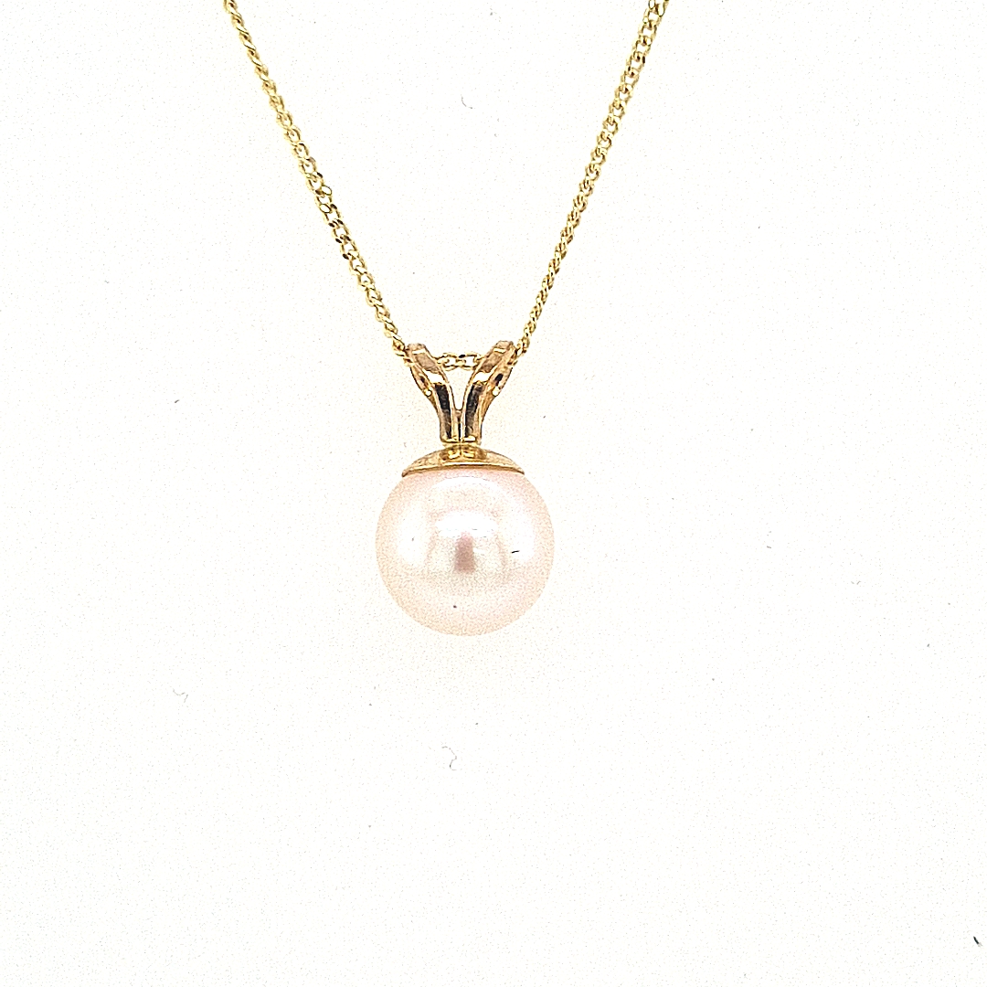 Single Cultured Pearl set in 9ct Yellow Gold on a 9ct Gold Chain 13767